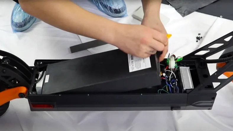 Schimbare Baterie Trotineta Electrica: Ghid complet pas cu pas